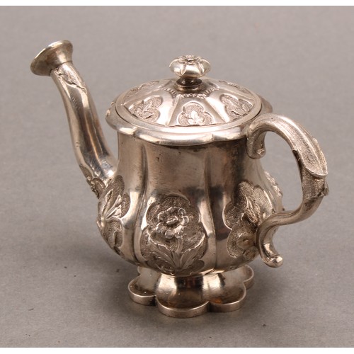 723 - A Chinese silver coloured metal novelty pepper, as a watering can, chased with flowers, 9.5cm long, ... 