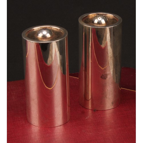 1125 - Simon J Beer of Lewes - a pair of Elizabeth II parcel-gilt silver cylindrical condiments, salt and p... 