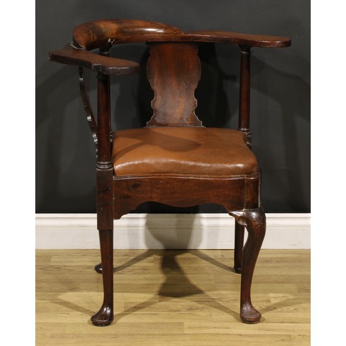 2414 - An 18th century mahogany corner elbow chair, possibly American, broad shaped arms, vasular splats, d... 