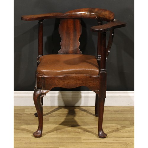 2414 - An 18th century mahogany corner elbow chair, possibly American, broad shaped arms, vasular splats, d... 