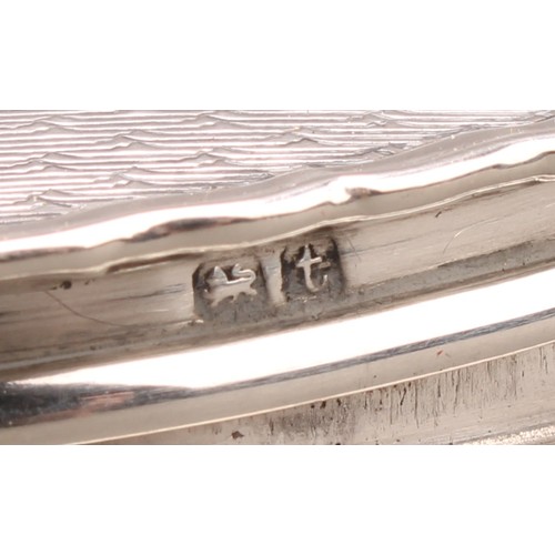 809 - A George V silver circular dressing table trinket box, hinged engine turned cover, paw feet, 7.5cm d... 