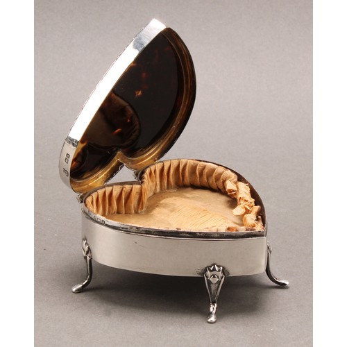1032 - An Edwardian silver love heart shaped jewellery box, the hinged tortoise shell cover inlaid with a g... 