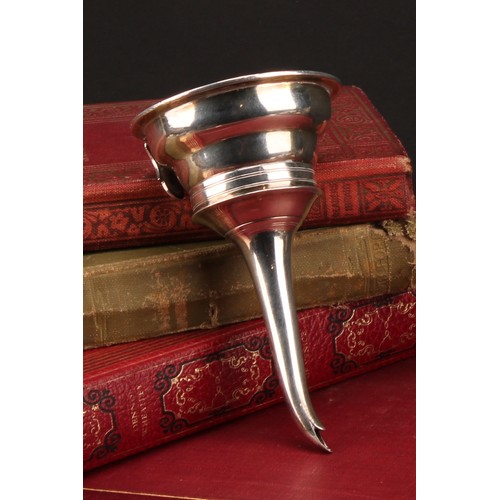 792 - A George III silver wine funnel, ogee bowl, curved spout, 12cm long, John Eames, London 1801