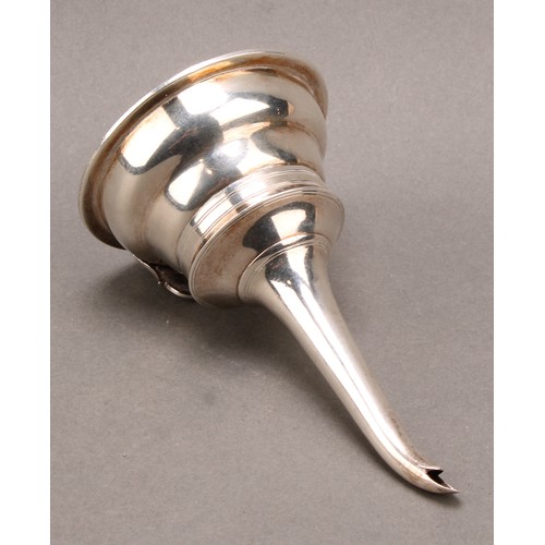 792 - A George III silver wine funnel, ogee bowl, curved spout, 12cm long, John Eames, London 1801