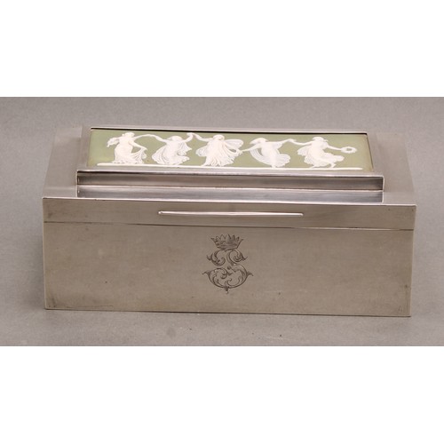 1048 - An Edwardian Wedgwood jasperware mounted rectangular cigarette box, the hinged cover set with a rect... 