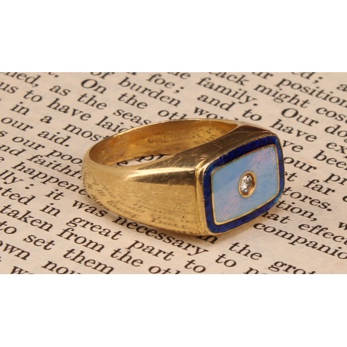 1236 - A Victor Mayer for Faberge 18ct gold ring, royal and powder blue guilloche enamel set with a central... 