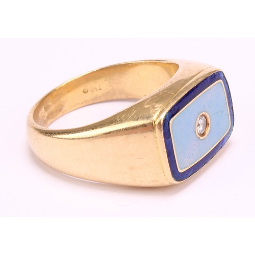 1236 - A Victor Mayer for Faberge 18ct gold ring, royal and powder blue guilloche enamel set with a central... 