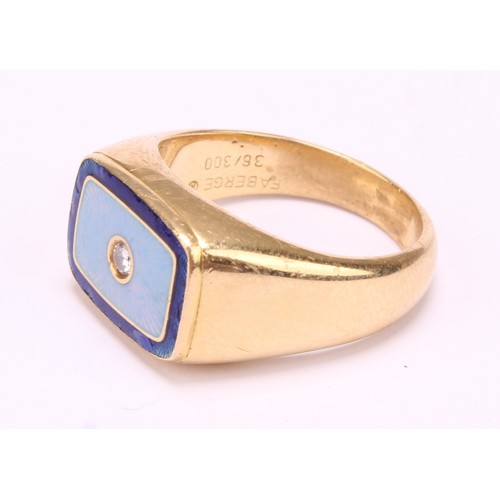 1236 - A Victor Mayer for Faberge 18ct gold ring, royal and powder blue guilloche enamel set with a central... 