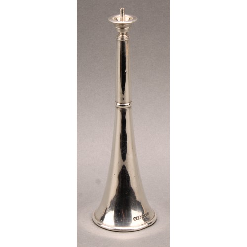 808 - A George V silver cigarette lighter, in the form of a  hunting horn, 19cm, Reid & Sons, Sheffield 19... 