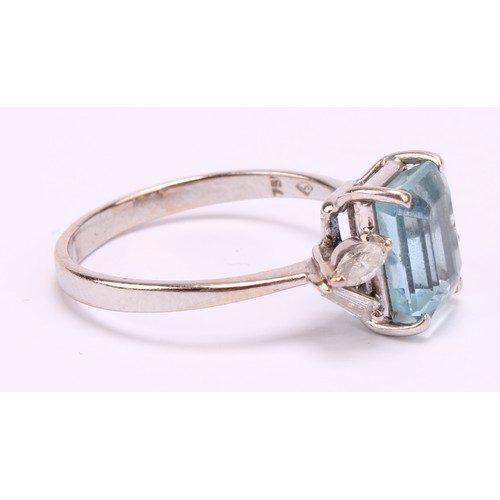 1170 - 18ct white gold approx. 2.80ct Aquamarine and diamond ring, the emerald cut medium blue Aquamarine m... 