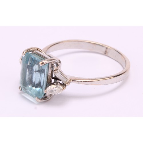 1170 - 18ct white gold approx. 2.80ct Aquamarine and diamond ring, the emerald cut medium blue Aquamarine m... 