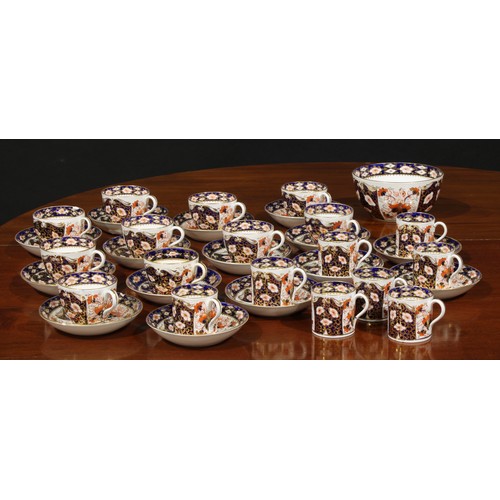 39 - A 19th century Davenport 2614 Imari pattern part tea and coffee service, comprising slop bowl, cups ... 