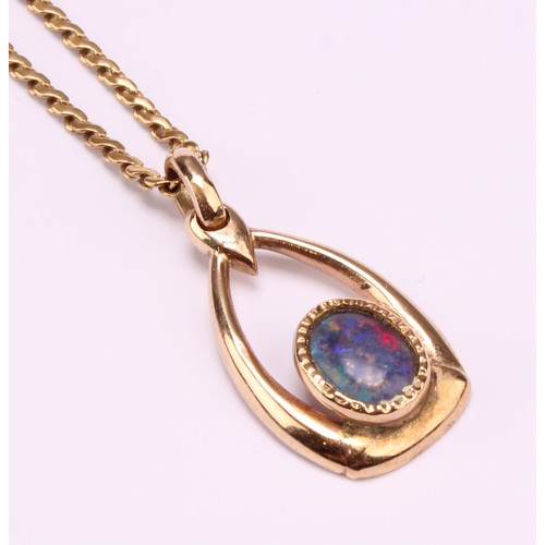 1174 - 9ct gold black opal doublet pendant with 18ct gold fine chain
pendant contains an oval cabochon blac... 