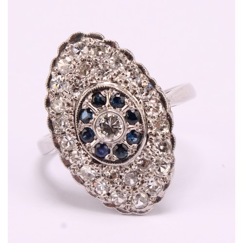 1271 - Vintage 18ct white gold Diamond and Sapphire ring 
The ring has a centre round brilliant cut diamond... 