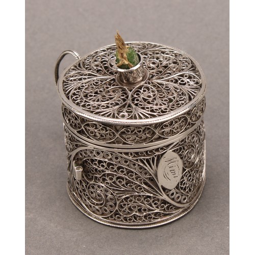 986 - An 18th century silver filigree bougie box, folding handle, 4cm high, unmarked, c.1780