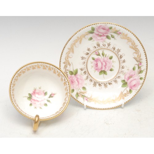 66 - A Flight Barr and Barr teacup and saucer, decorated with a gilt flower and foliate scroll, within a ... 