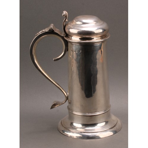 842 - A large George I silver bun lid flagon, hinged cover with scroll thumb-piece, S-scroll handle, three... 