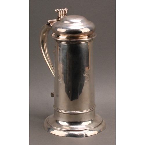 842 - A large George I silver bun lid flagon, hinged cover with scroll thumb-piece, S-scroll handle, three... 