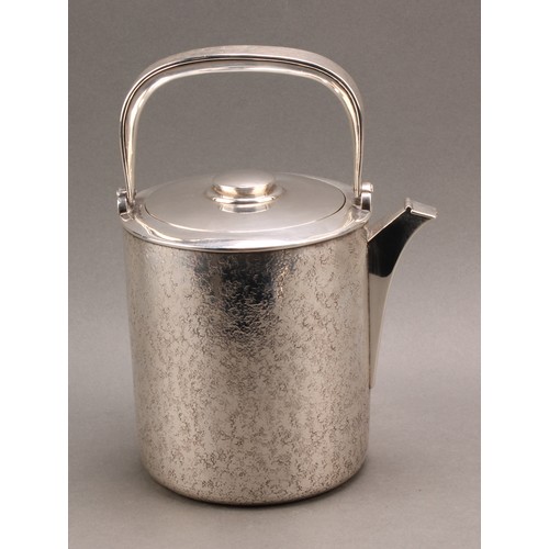 844 - A large Japanese silver cylindrical kettle, textured in the manner of an iron tetsubin, 26cm over ra... 