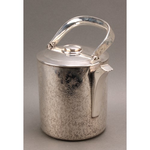 844 - A large Japanese silver cylindrical kettle, textured in the manner of an iron tetsubin, 26cm over ra... 