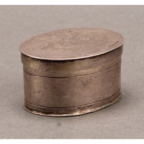 1001 - An early 18th century Continental silver oval snuff or spice box, push-fitting cover engraved with a... 