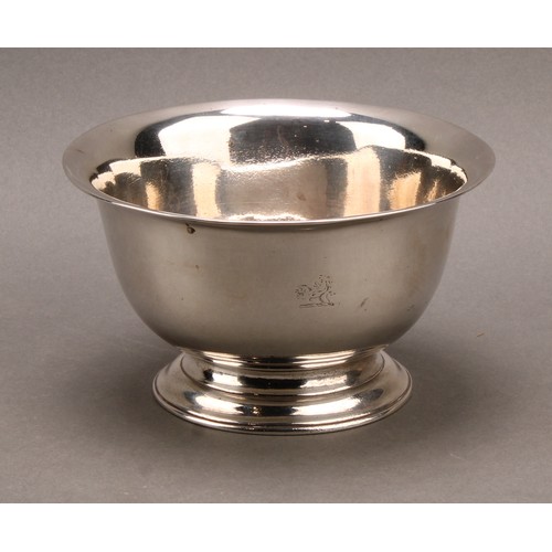 784 - A George III silver pedestal bowl, quite plain and of substantial gauge, 15cm diam, Charles Wright, ... 