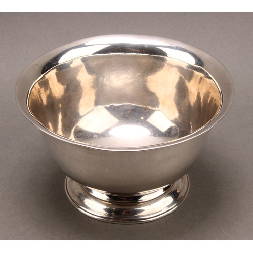 784 - A George III silver pedestal bowl, quite plain and of substantial gauge, 15cm diam, Charles Wright, ... 