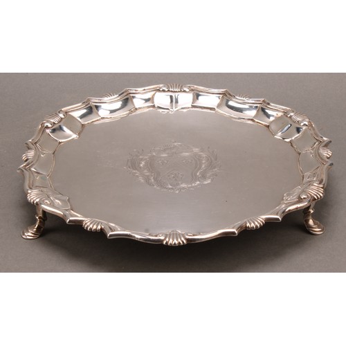 760 - A George II silver shaped circular salver, fluted shell and scroll border, 22cm diam, John Luff, Lon... 