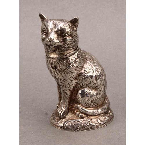 1013 - An early 20th century silver novelty pepper, as a cat, seated, 7.5cm high, import mark for Chester 1... 