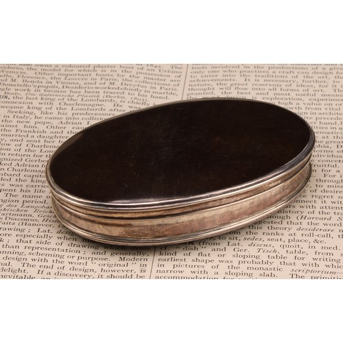 1003 - An early 18th century silver and tortoiseshell oval snuff box, stand-away hinged cover, 10.5cm wide,... 