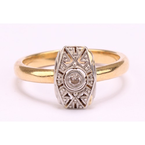 1262 - Tested 18ct gold Art Deco style Diamond ring,
the ring is set with a melee round brilliant cut diamo... 