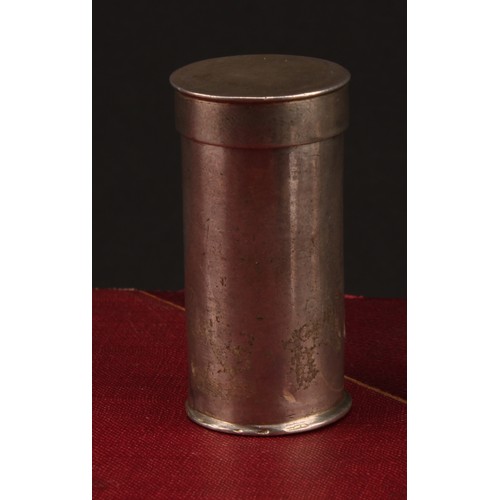 1002 - An early 18th century German silver cylindrical spice box, quite plain, push-fitting cover, 5cm long... 