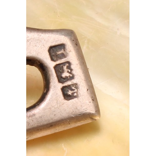 1028 - An Edwardian silver and mother of pearl shell letter clip, 22cm wide overall, Birmingham 1908