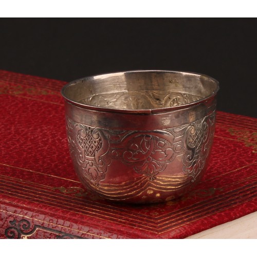 984 - An 18th century Russian silver tumbler, chased with strapwork, 5cm diam, Cyrillic mark, c.1735