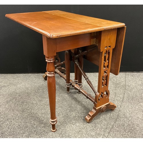 25 - A late Victorian mahogany Sutherland table, 71cm high x 86cm x 83cm, c.1900.