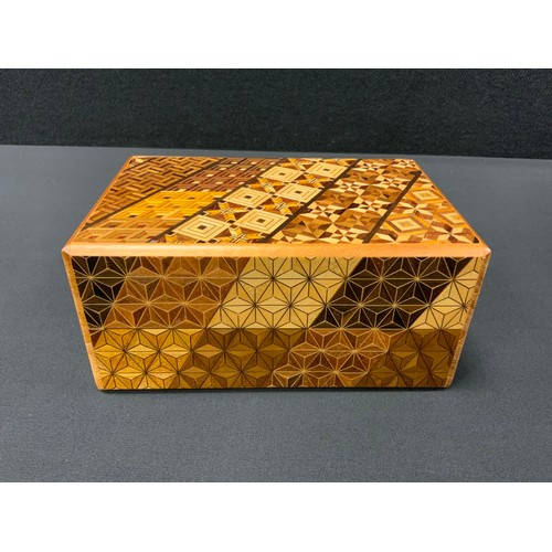 32 - David Linley, Linley box, bespoke made box inspired by the Secret Puzzle Box Zaiku Hakone, parquet d... 