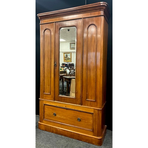 49 - A late Victorian mahogany wardrobe, 197cm high x 118cm wide x 40cm deep.