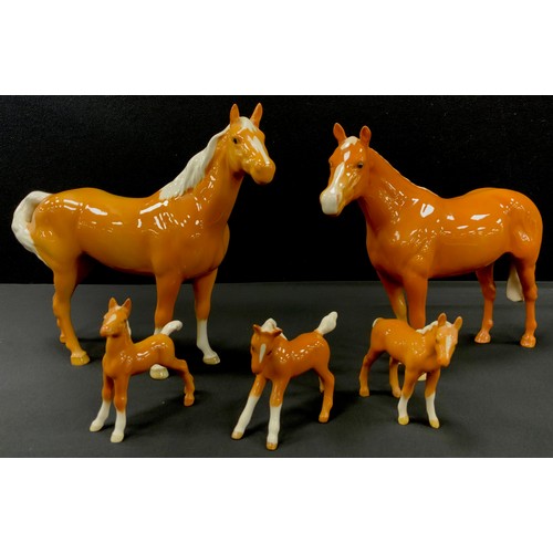 110 - Beswick palomino standing horse,21cm high, other, conforming three foals (5)