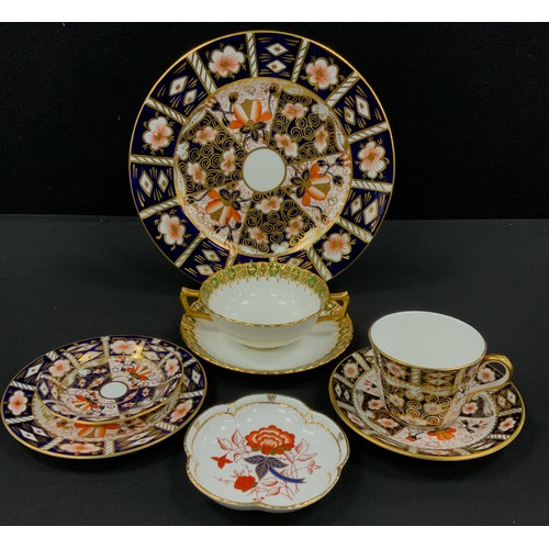 130 - Royal Crown Derby 2451 pattern ware including; a plate, 27cm high, tea cup and saucer, Derby panel s... 