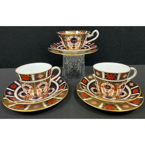 149 - Royal Crown Derby, Imari, 1128 pattern, tea cups and saucers, mostly seconds (3)