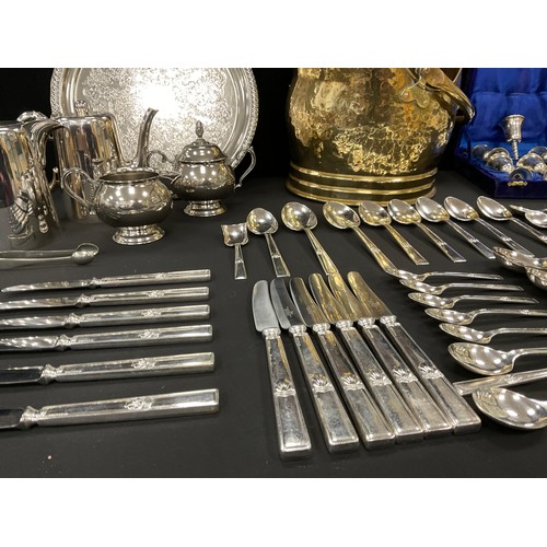 187 - Plated ware - Walker and Hall silver plated flatware 'Atlantic Design' for six, silver plated tray, ... 