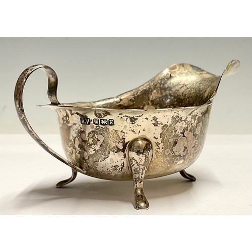 51 - A silver gravy boat, Viners, Sheffield 1943, 109.3g