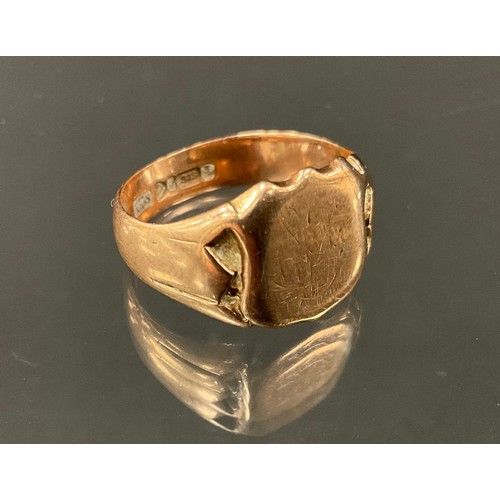 422 - A 9ct rose gold shield top signet ring, faint Chester hallmarks, size T, 7.1g