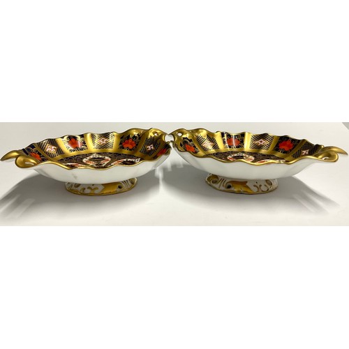 14 - A pair of Royal Crown Derby Imari 1128 pattern fluted two handled pedestal bon-bon dishes, solid gol... 