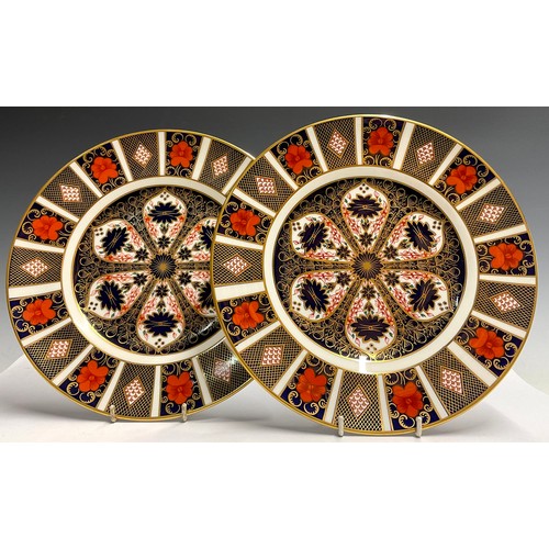 20 - A pair of Royal Crown Derby Imari 1128 pattern dinner plates, 27cm diameter, printed marks in red, f... 