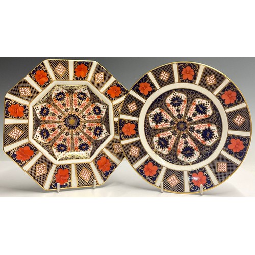 31 - Royal Crown Derby - an 1128 Imari octagonal plate, 23.2cm wide, similar circular plate, 21.5cm diame... 