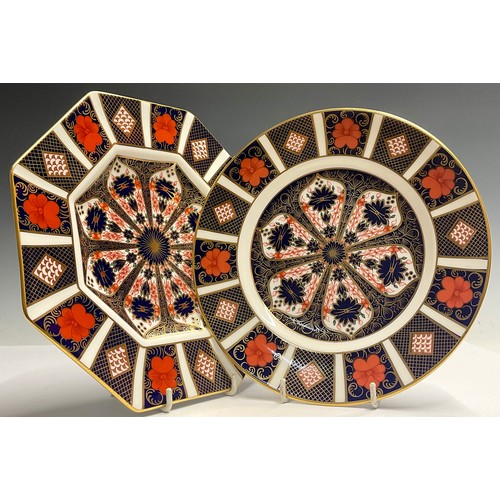 31 - Royal Crown Derby - an 1128 Imari octagonal plate, 23.2cm wide, similar circular plate, 21.5cm diame... 