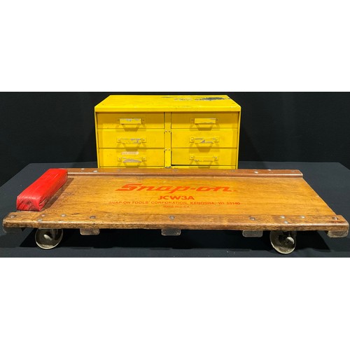 848 - A vintage wooden Snap-On mechanics crawler board, JCW3A, 91cm long; an aluminium tool chest, six sho... 