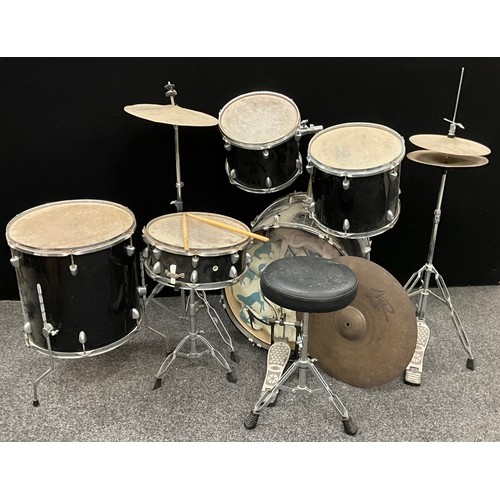 210 - Musical instruments - a drum kit - eight piece set including snare drum, floor Tom, kick floor Tom, ... 