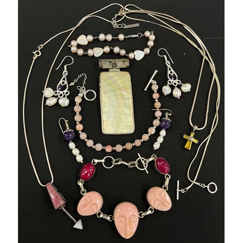 231 - A pink tourmaline and rose quartz silver pendant necklace, l  morganite bead bracelet,  cultured pea... 